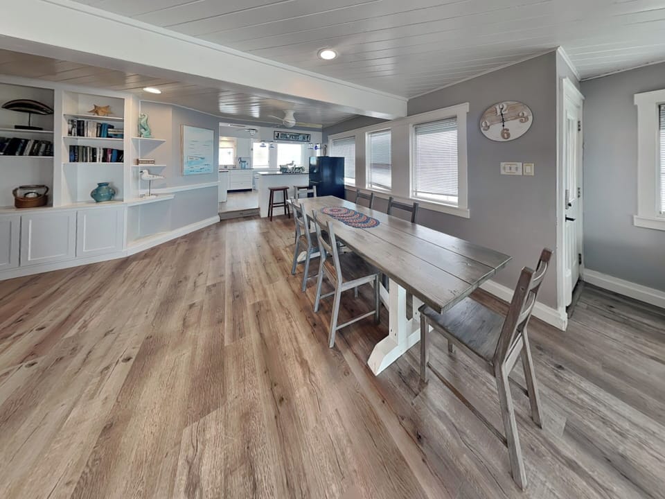 Dining - Seating For 8 - First Floor