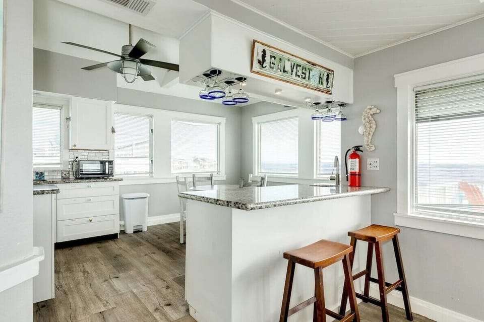 Kitchen - Countertop Seating For 2 - First Floor