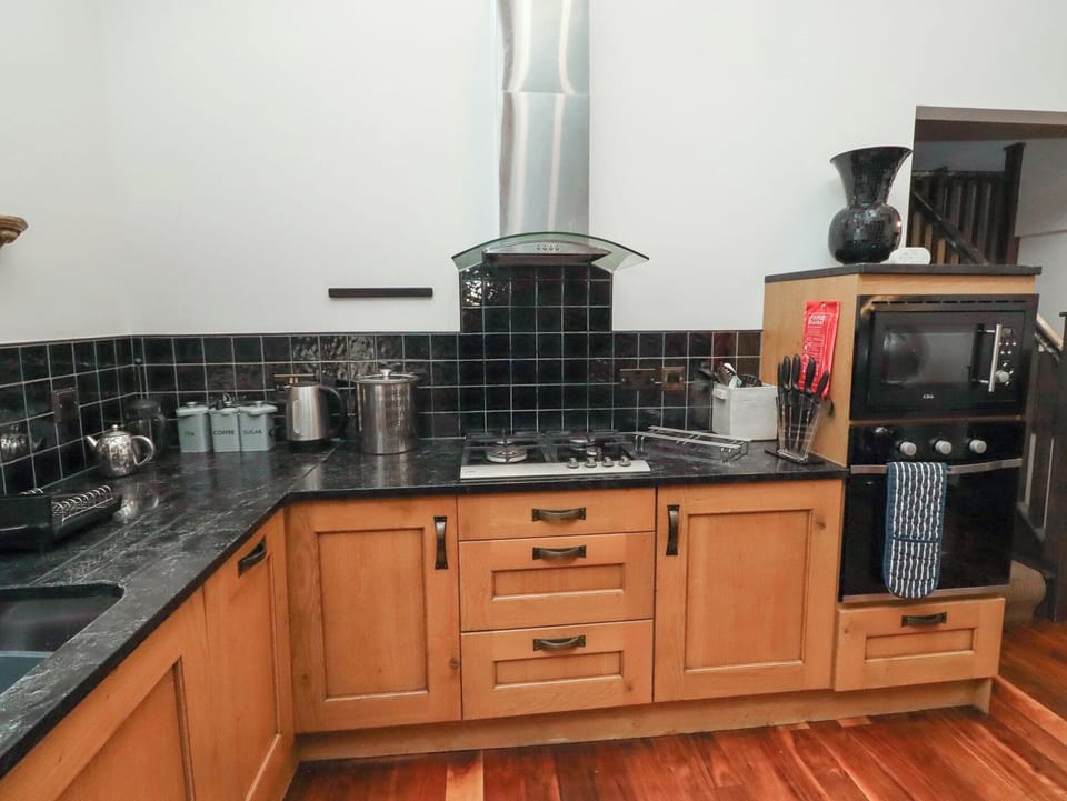 Dishwasher, cookware/dishes/utensils