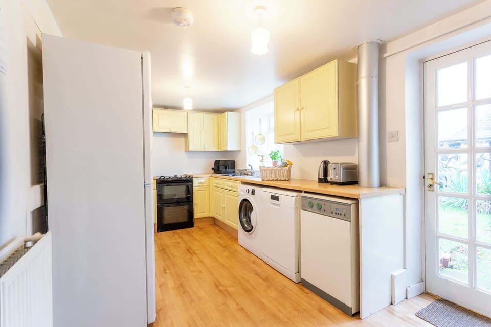 Prepare picnic lunches for the trails or cook comforting meals together. The spacious kitchen makes self-catering easy and enjoyable.