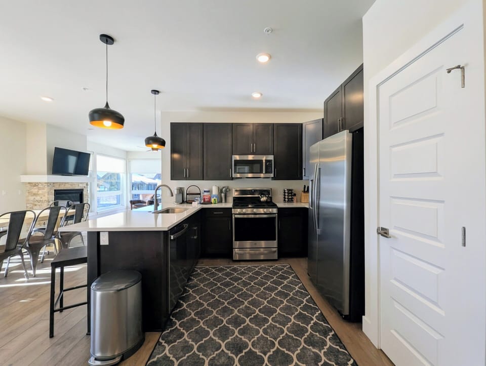 Gas stove and granite countertops