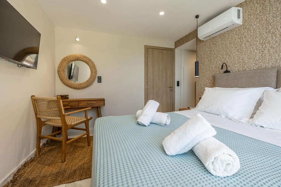 Luxury Villa, 2 Bedrooms, Private Pool, Ocean View | Blackout drapes, iron/ironing board, free WiFi