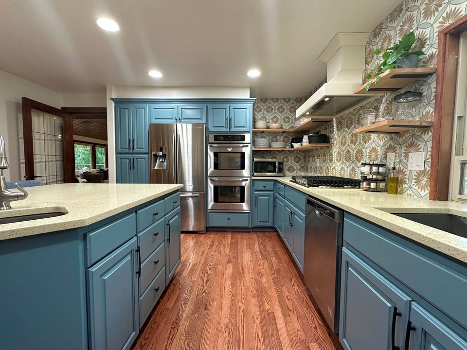 Calling all chefs! You'll have all you need to feed even the largest groups, including double ovens, gas cooktop, a stocked coffee bar, and of course, plenty of glasses, plates, silverware, stainless steel cookware and servingware.  