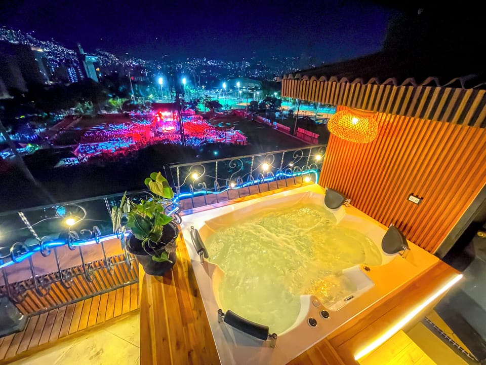 Outdoor spa tub