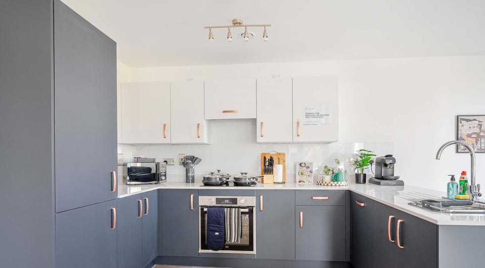 Fully-equipped kitchen for your home-cooked meals