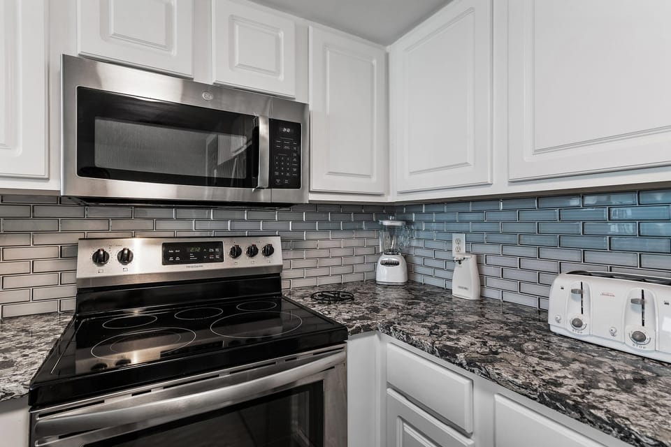 Condo, 1 King Bed with Sofa bed (SunDestin 402) | Private kitchen