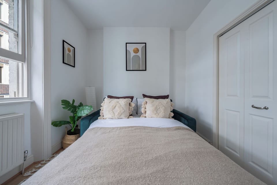 City Apartment, 1 Double Bed with Sofa bed, Non Smoking, City View | Living area | 40-inch Smart TV with satellite channels