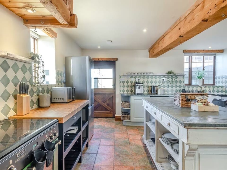 Family House | Private kitchen | Microwave, oven, stovetop, cookware/dishes/utensils