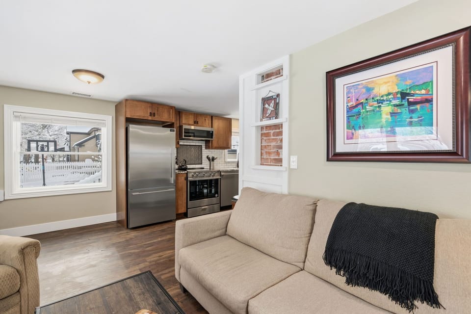 House, Multiple Beds, Patio, Garden View (855 N Grant Ave) | Living area | Fireplace