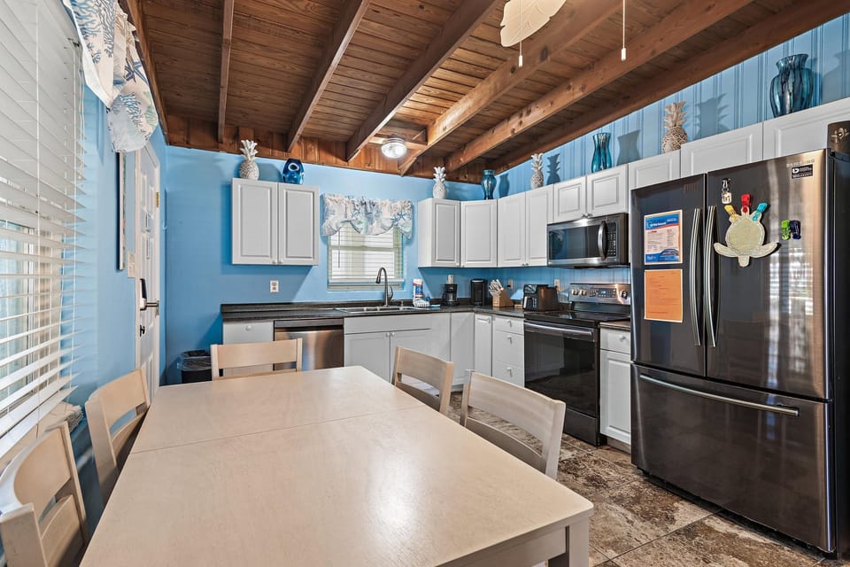 House, Multiple Beds (Sunset at the Beach) | Private kitchen