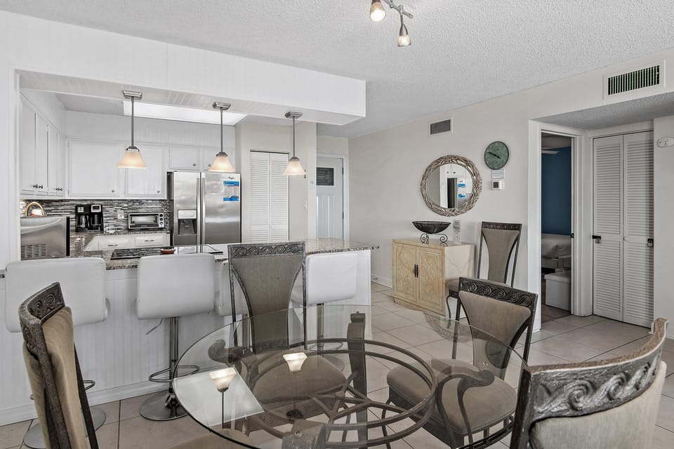 Condo, Multiple Beds (Dolphin Point #406A) | Dining