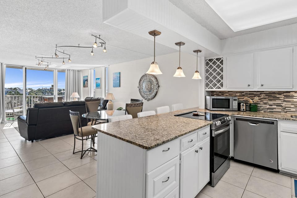 Condo, Multiple Beds (Dolphin Point #406A) | Private kitchen
