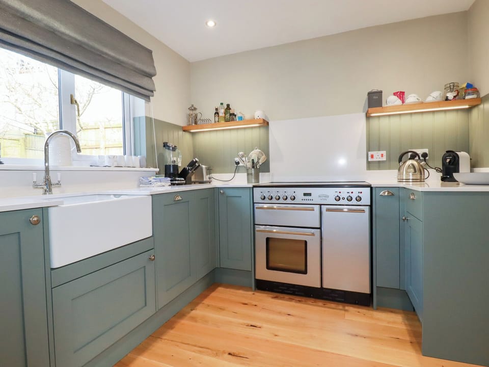 Dishwasher, cookware/dishes/utensils