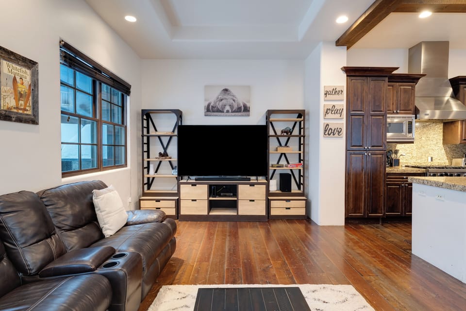 Open living with entertainment center