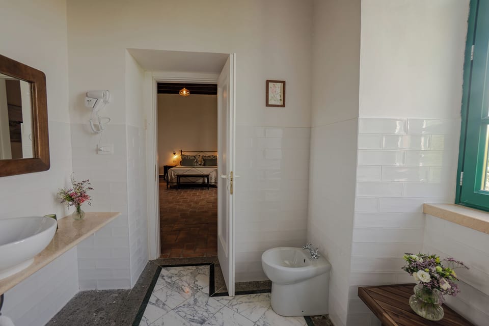 Comfort Double Room | Free WiFi, bed sheets