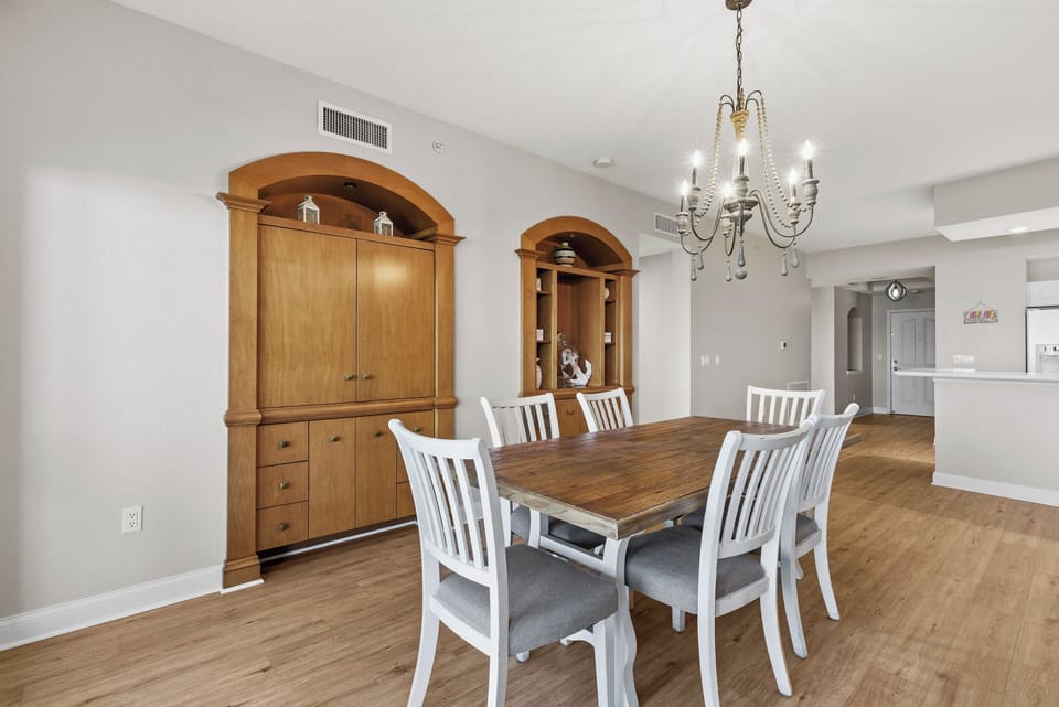 Dining Table Seats 6