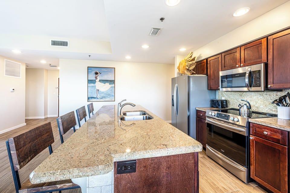 Kitchen and Breakfast Bar