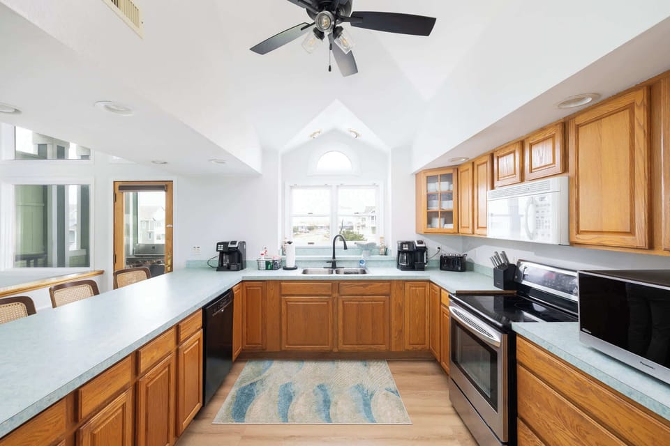 Top Level: Full Kitchen