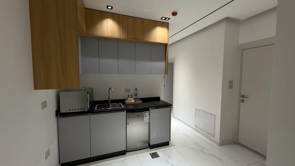 Junior Suite | Private kitchen | Mini-fridge, microwave