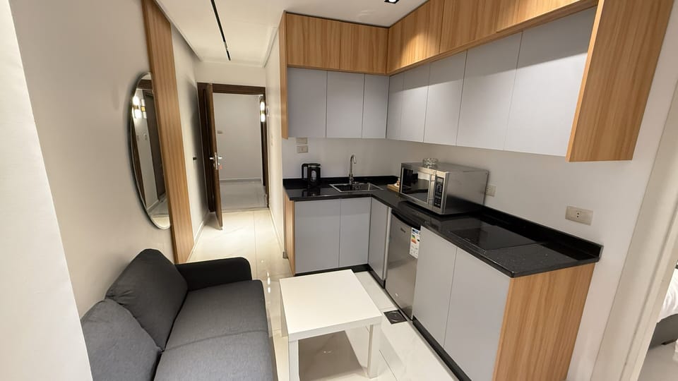 Family Suite, City View | Private kitchen | Mini-fridge, microwave