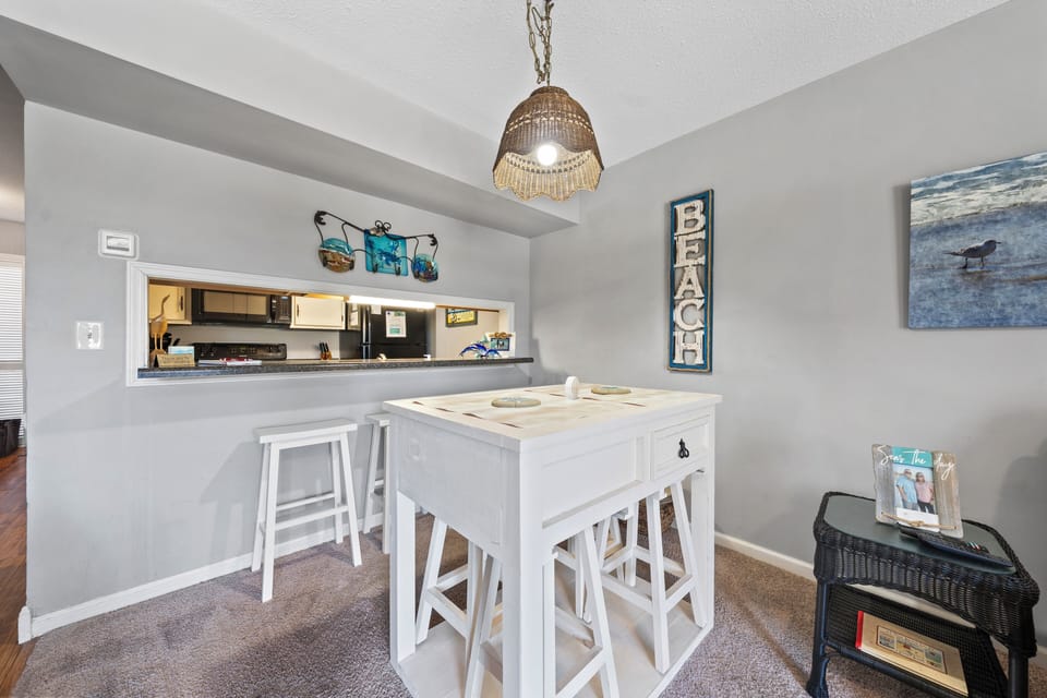 Signature Condo, 2 Bedrooms, Pool Access, City View | In-room dining