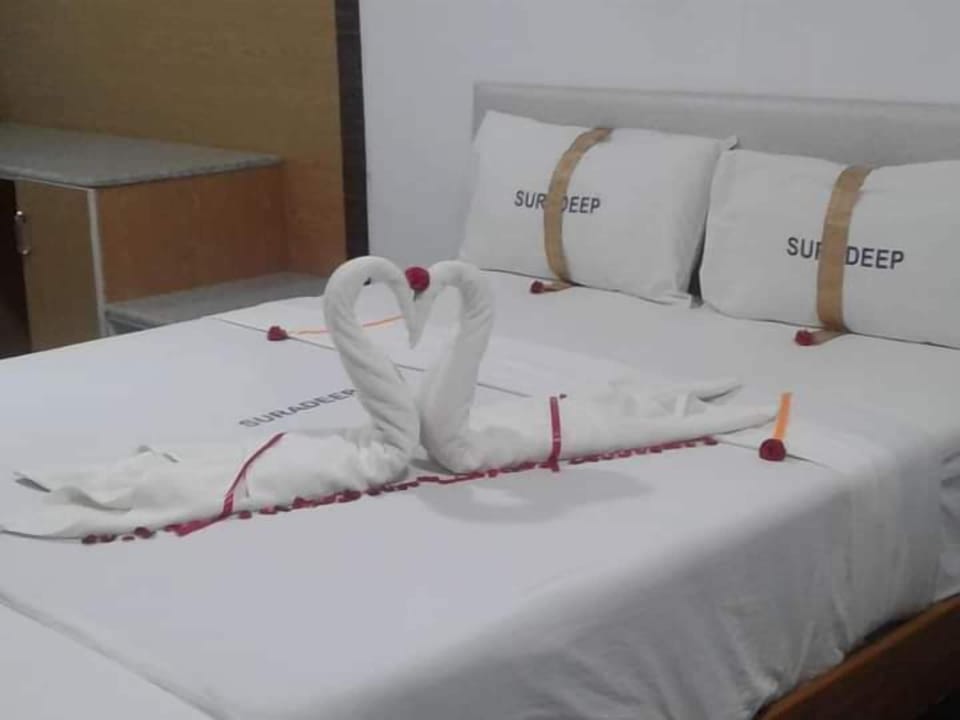 Deluxe Double Room | Desk, laptop workspace, free WiFi, bed sheets