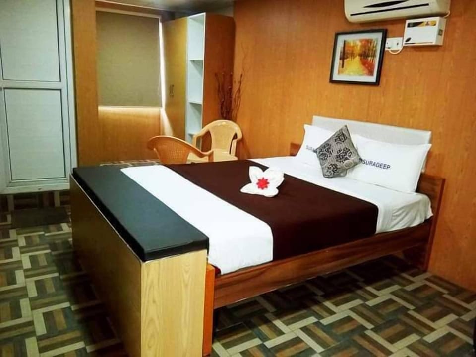 Deluxe Double Room | Desk, laptop workspace, free WiFi, bed sheets