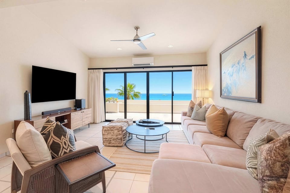 Cozy retreat with Smart TV & ocean-view windows — your home away from home