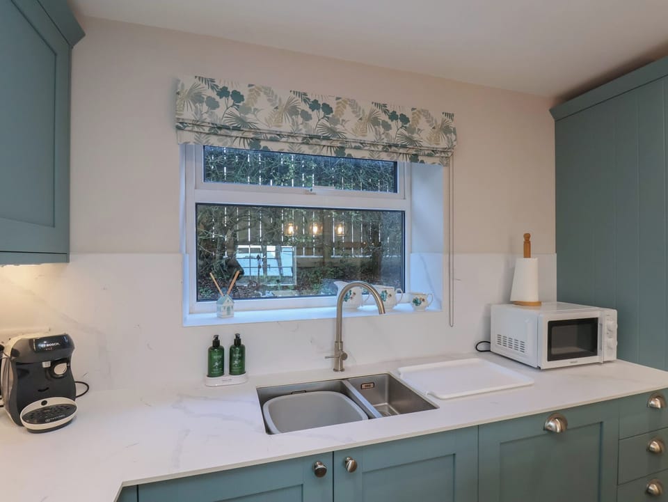 Dishwasher, cookware/dishes/utensils