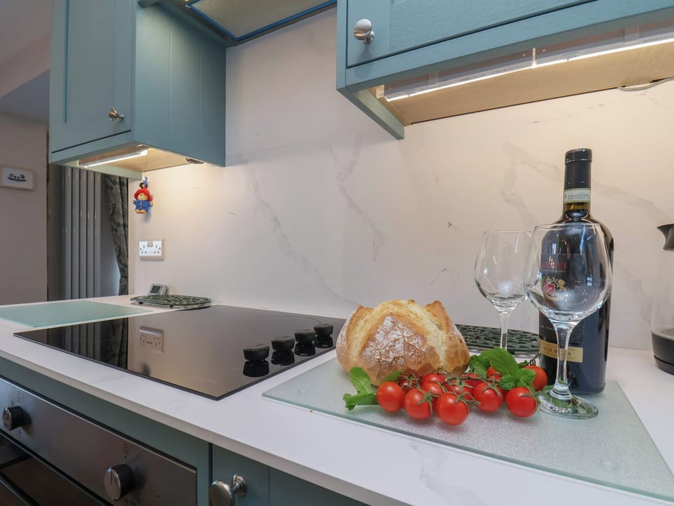 Dishwasher, cookware/dishes/utensils