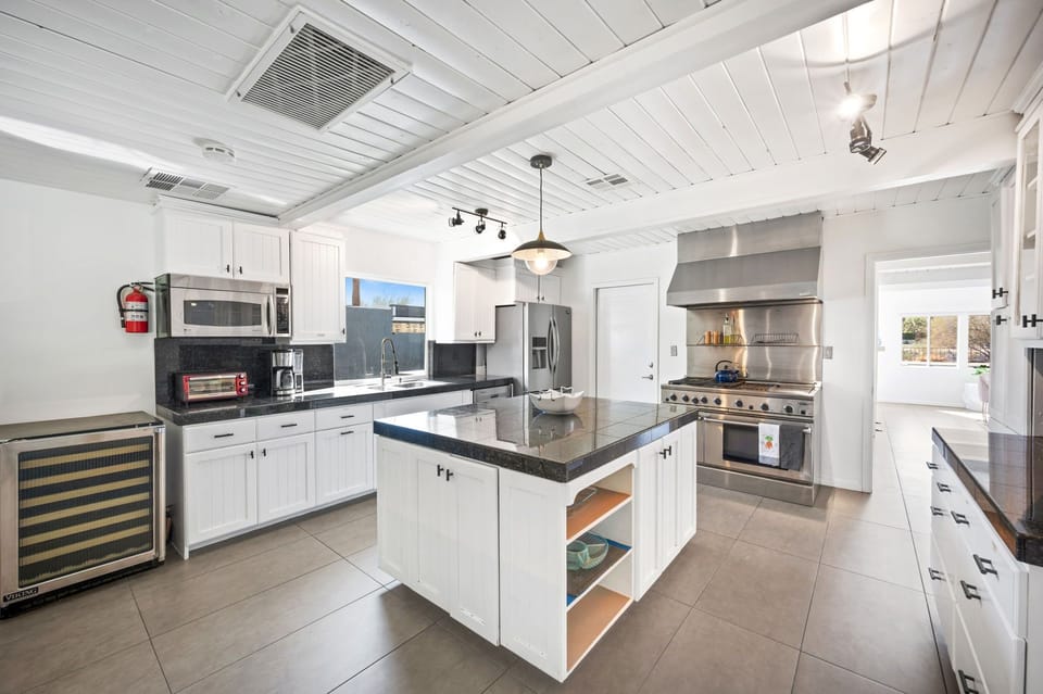 House, Multiple Beds, Pool Access, Mountain View (Riverside 2) | Private kitchen | Toaster, dining table