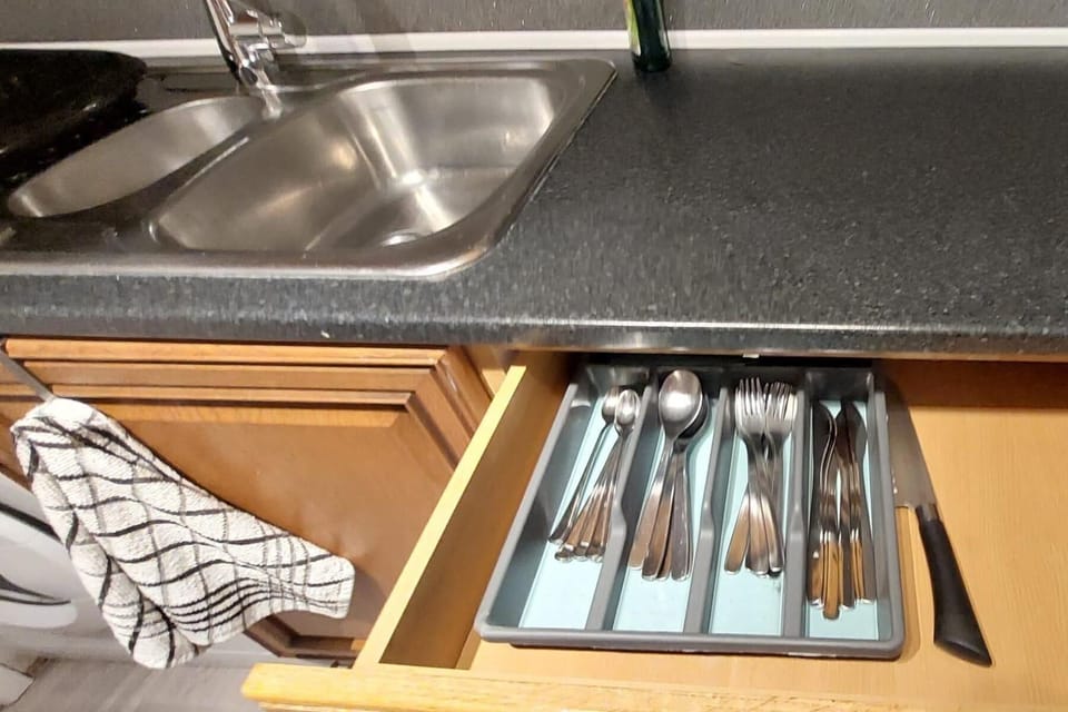 Fridge, microwave, stovetop, electric kettle