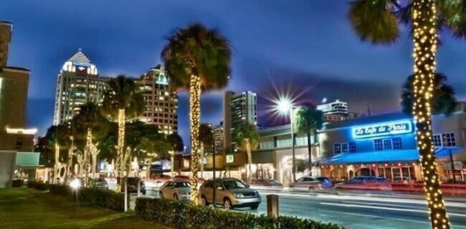 Only 10 minutes drive to Las Olas Boulevard—explore boutiques, restaurants, and vibrant nightlife