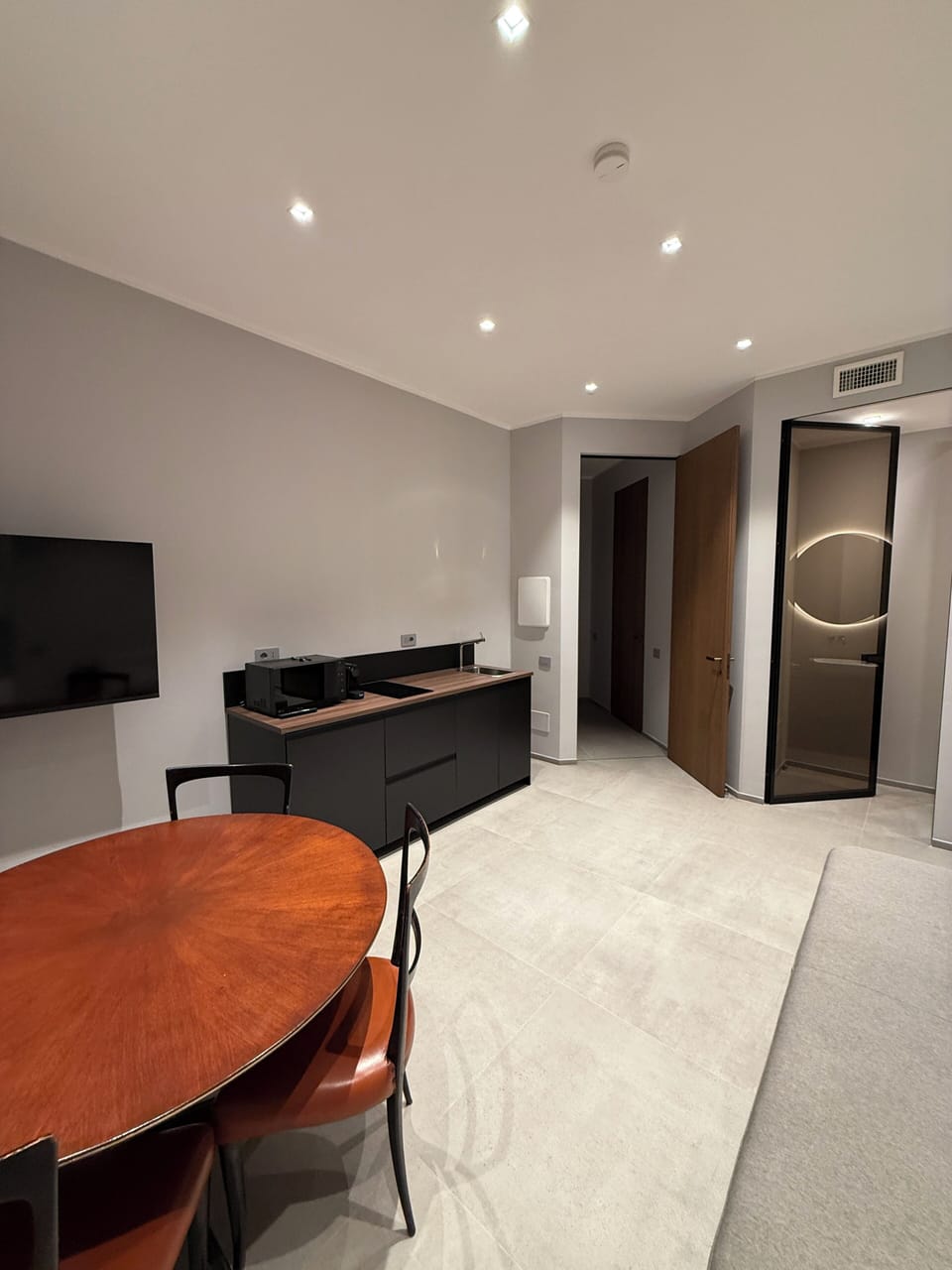 Luxury Apartment, City View | Living area | TV
