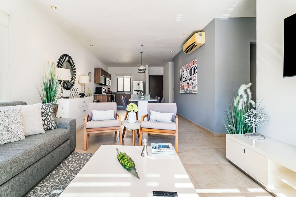 Luxury Apartment, Pool View | Living room