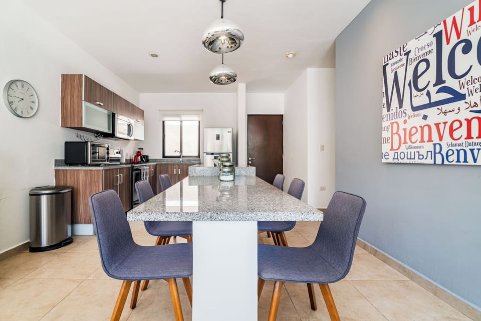 Luxury Apartment, Pool View | Dining room
