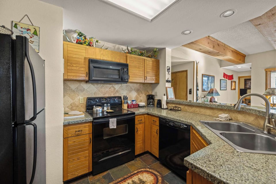【Kitchen】Full-size fridge + range + breakfast bar for 4 — cook before the lifts open