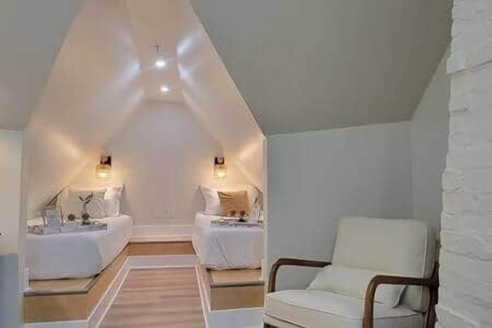Bedroom 5 - twin beds 