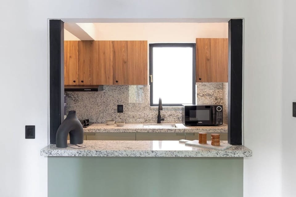Basic Single Room | Private kitchen | Dining table