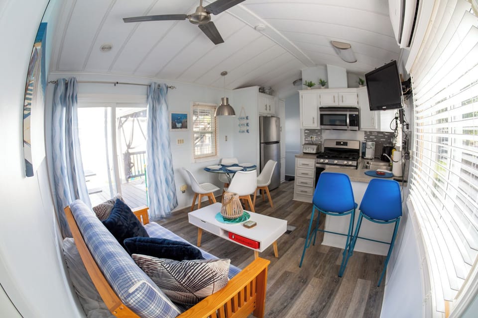 Living room/dining table for 4/kitchen/small island with 2 stools