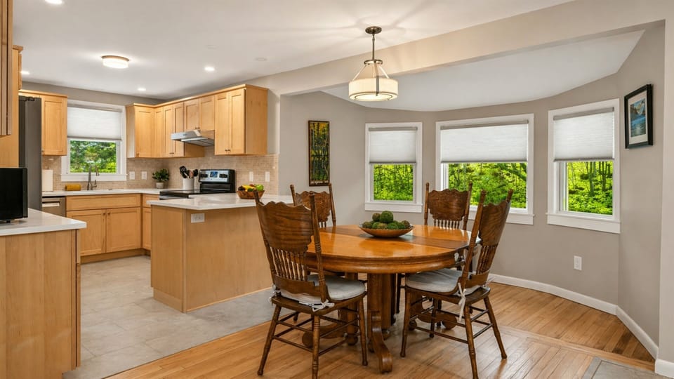 Open kitchen and dinning area