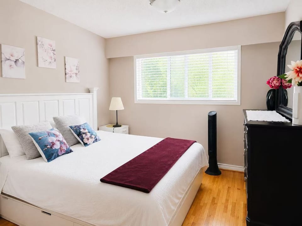WiFi (free), bed sheets