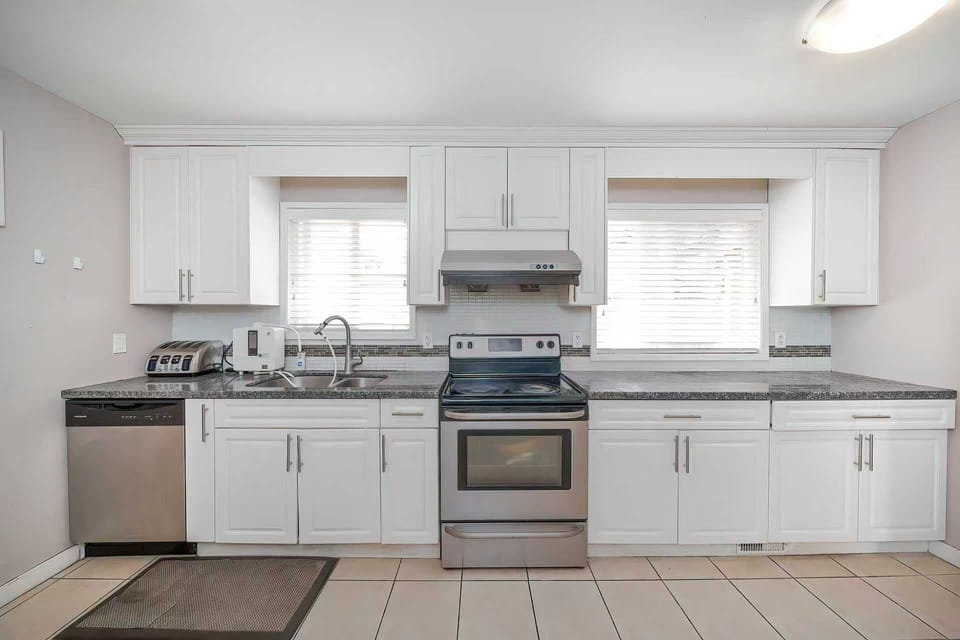 Family House, Garden View | Private kitchen | Fridge, microwave, stovetop, electric kettle
