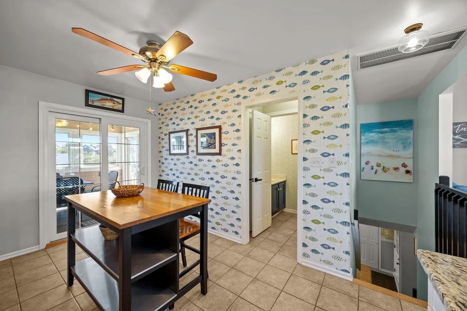 NH516: Finn Tales | TL Kitchen Area - Island seating for 2, Half Bath