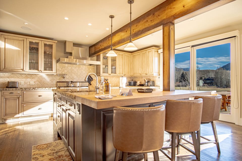 Stunning & spacious chefs kitchen