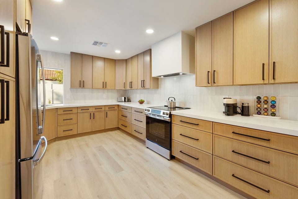 Fully Equipped Sleek, Modern Kitchen