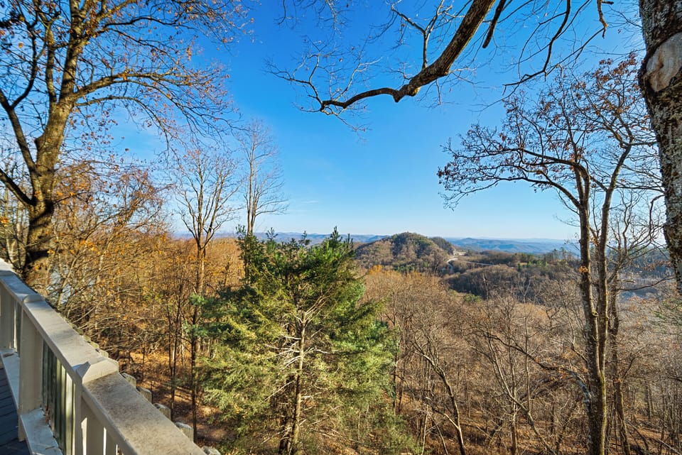 Long Layered View from Blowing Rock Skies