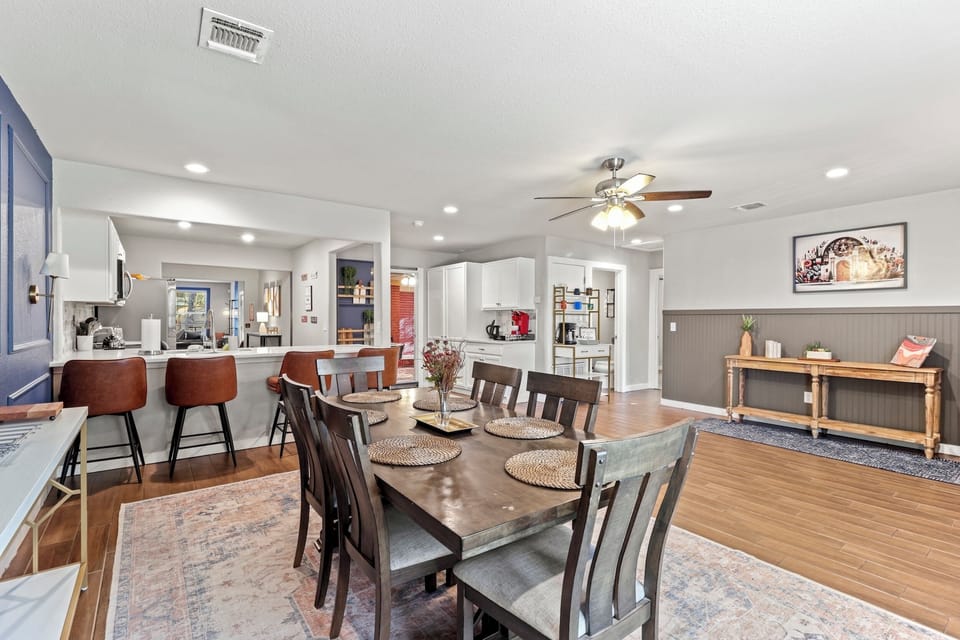 Dining area for 6