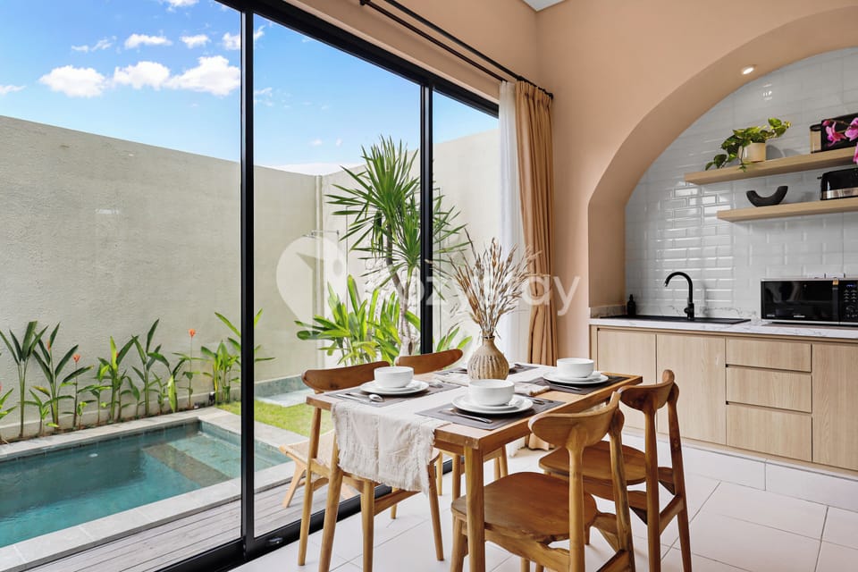 Villa, 2 Bedrooms, Garden View | Dining room