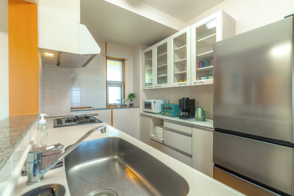 Elite Condo, Balcony, Ocean View | Private kitchen | Electric kettle, dining table